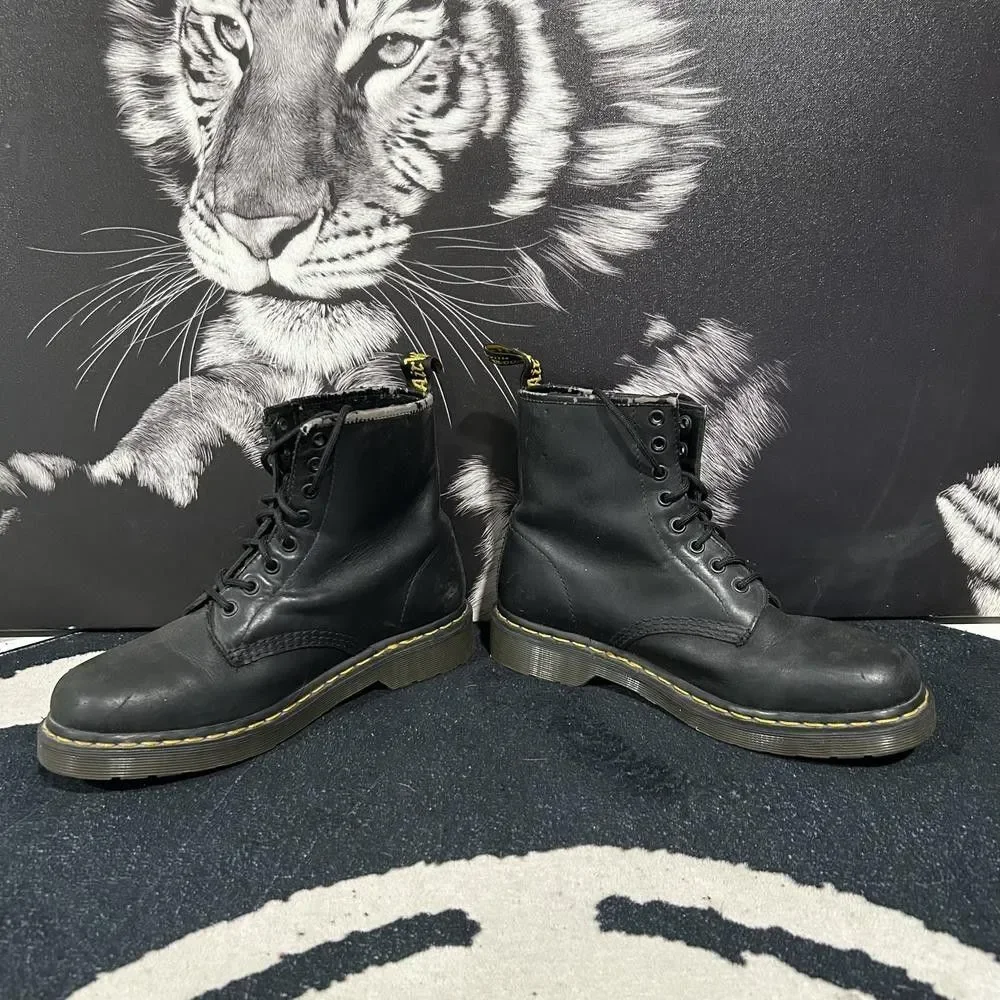 Dr. Martens 1460 13512006 Combat Boot Unisex M8/W9 Black Leather Ankle Lace Up
